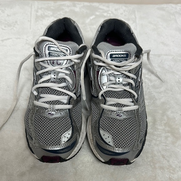 Brooks Shoes - Brooks Addiction 10th Anniversary Women's Athletic Shoes - Silver and Gray